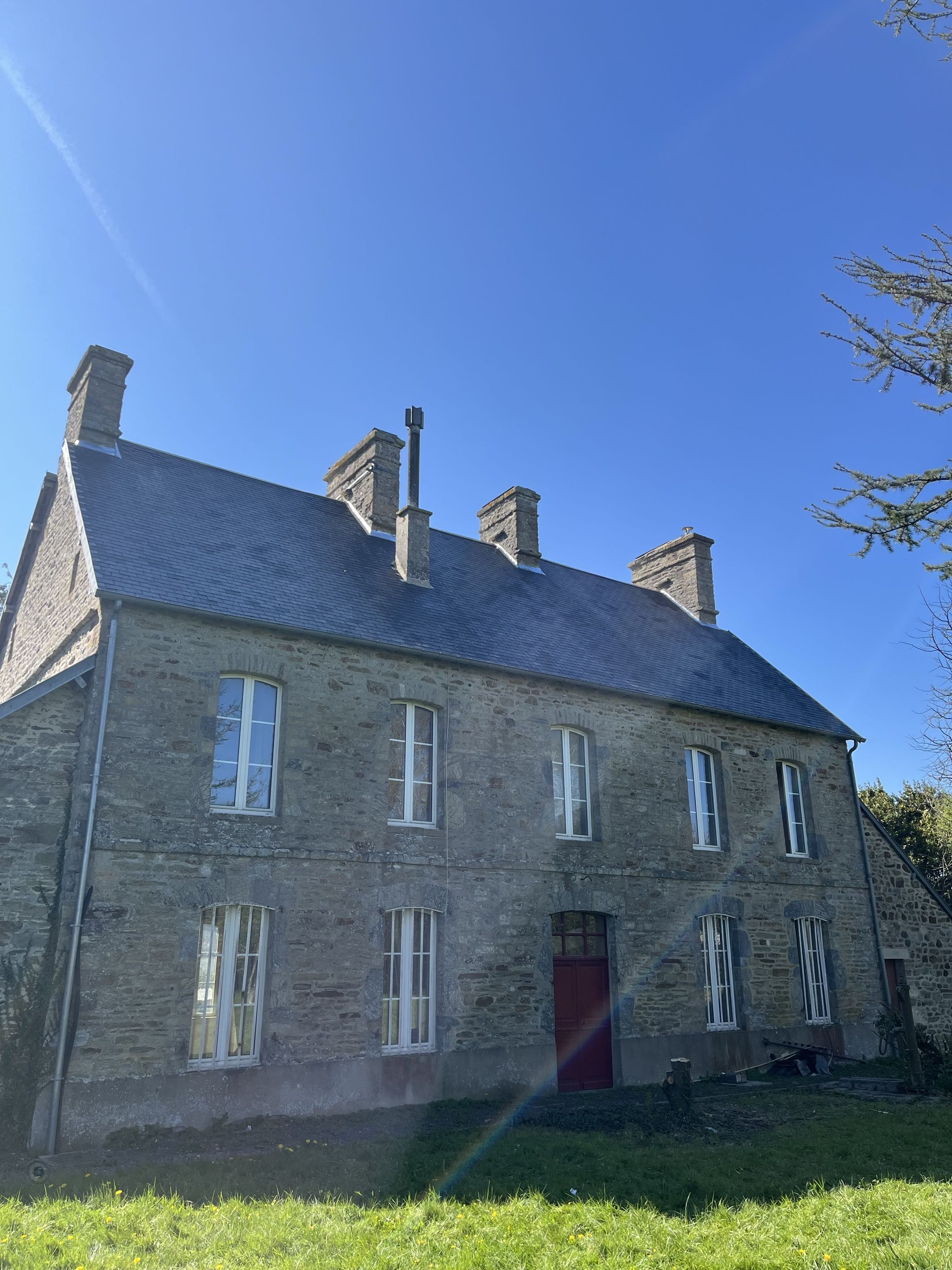 Nettoyage de toiture en ardoise - maison en pierre, A.Z couverture 17